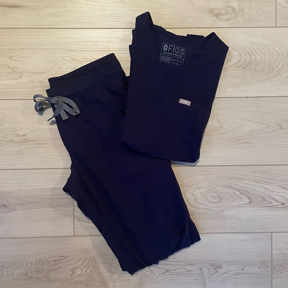 Navy Figs Scrub Set